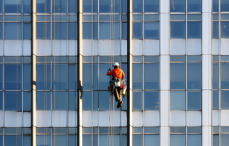 mycie okien na wysokości